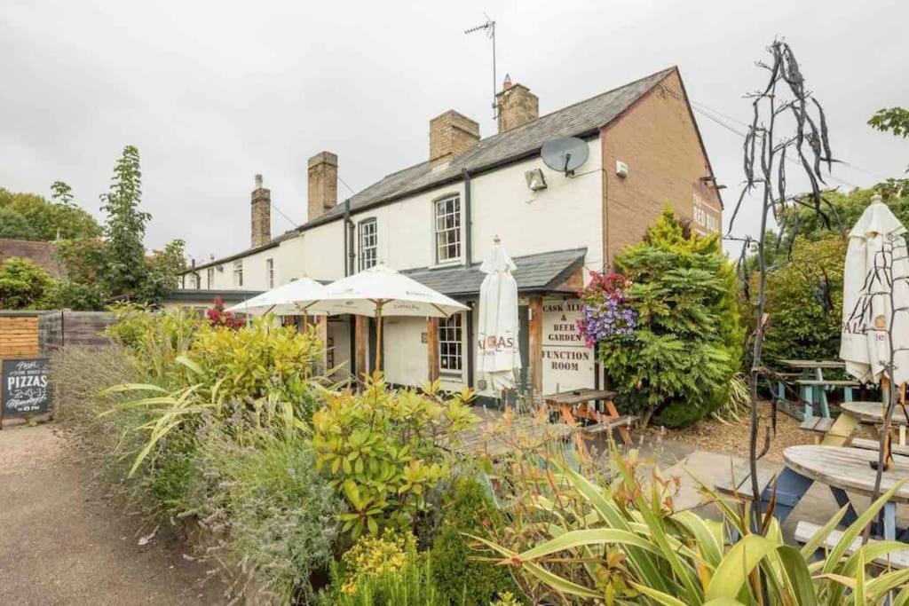 Cambridge 3 Bedroom Flat With Private Parking 외부 사진