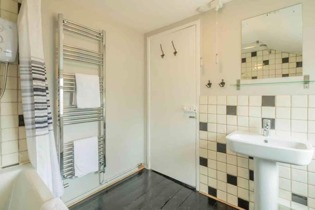 Cambridge 3 Bedroom Flat With Private Parking 외부 사진