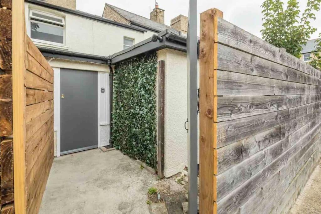 Cambridge 3 Bedroom Flat With Private Parking 외부 사진